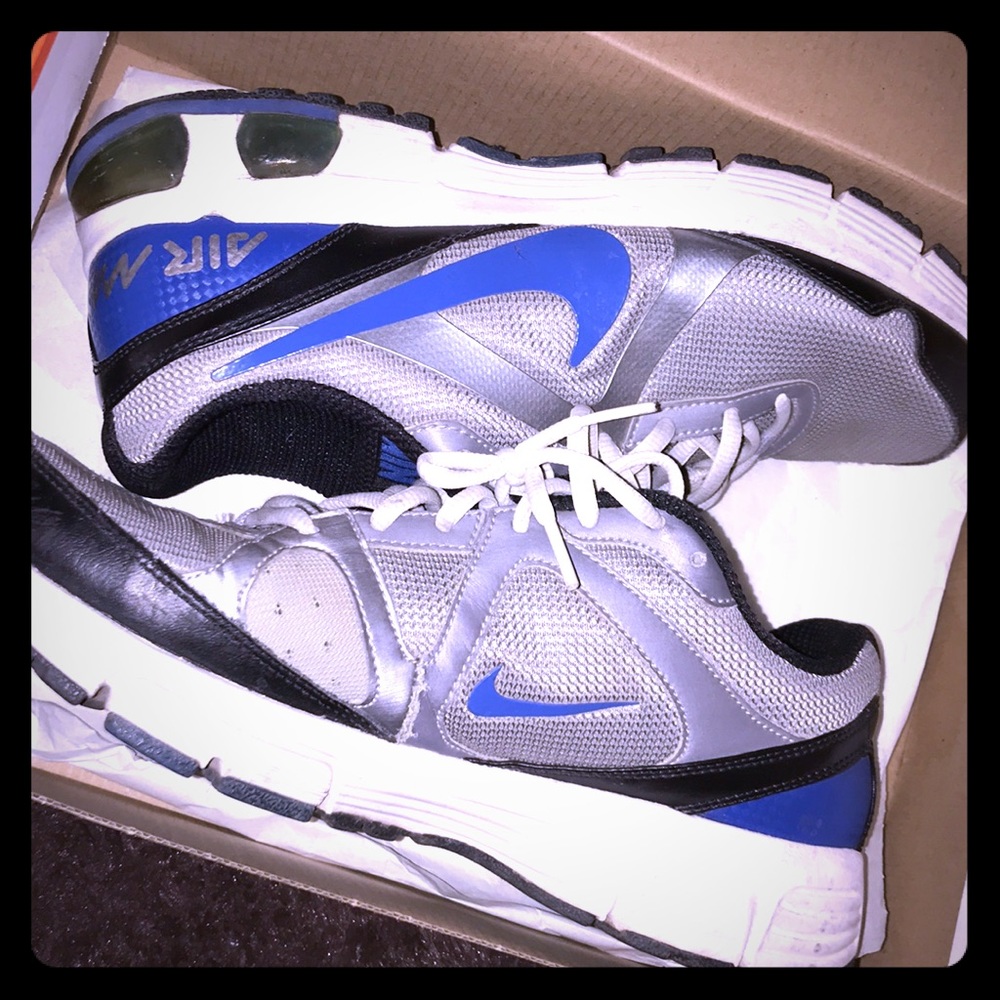 Size 9 Nike Air-Max